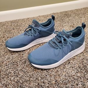 Womens Puma Sneakers 7.5